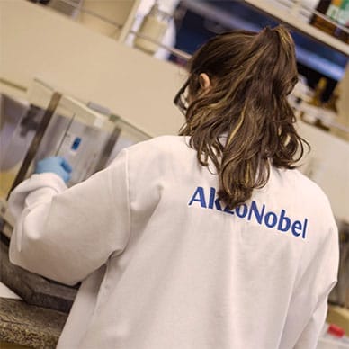 Akzonobel employee backwards